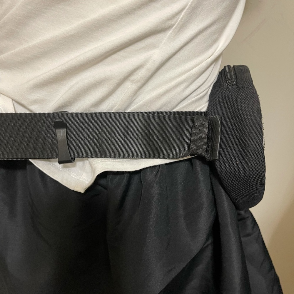 Champion beautiful belt bag good condition no damage - Picture 6 of 14